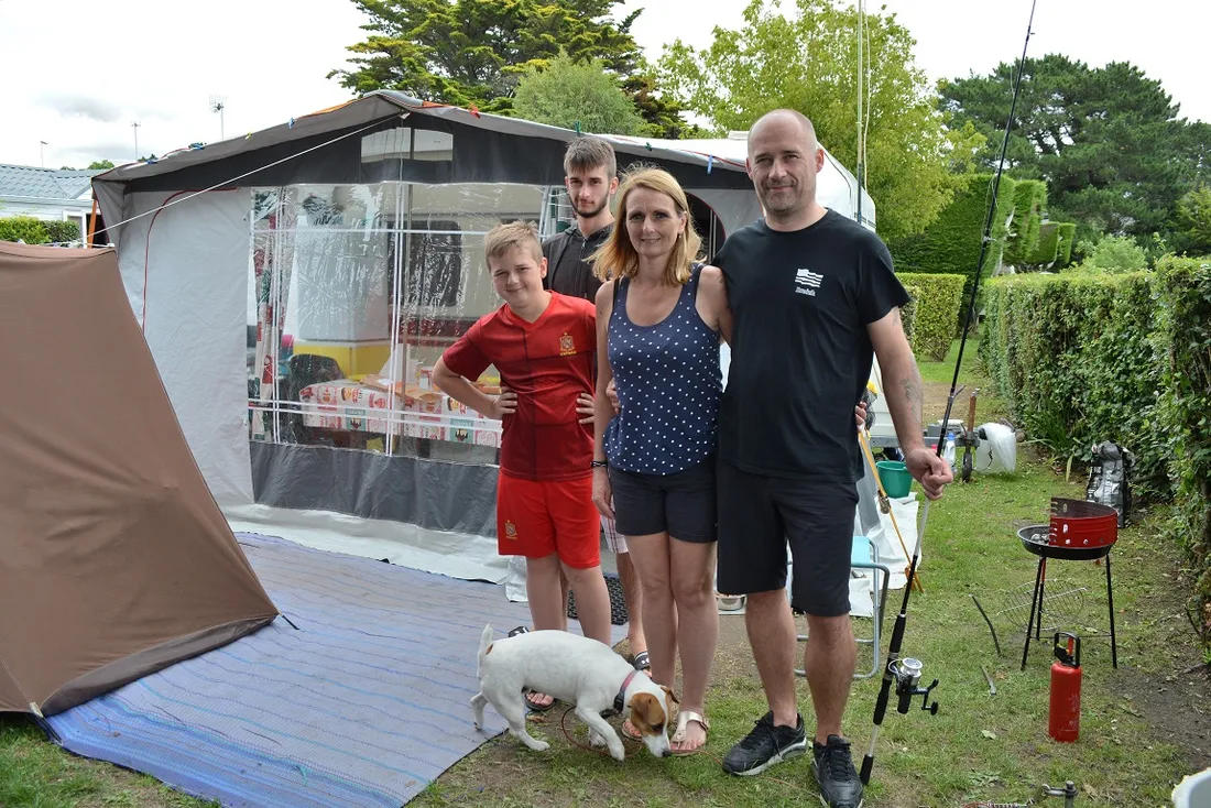 Sarah, Benjamin, Maxence et Maxime campent à Carnac